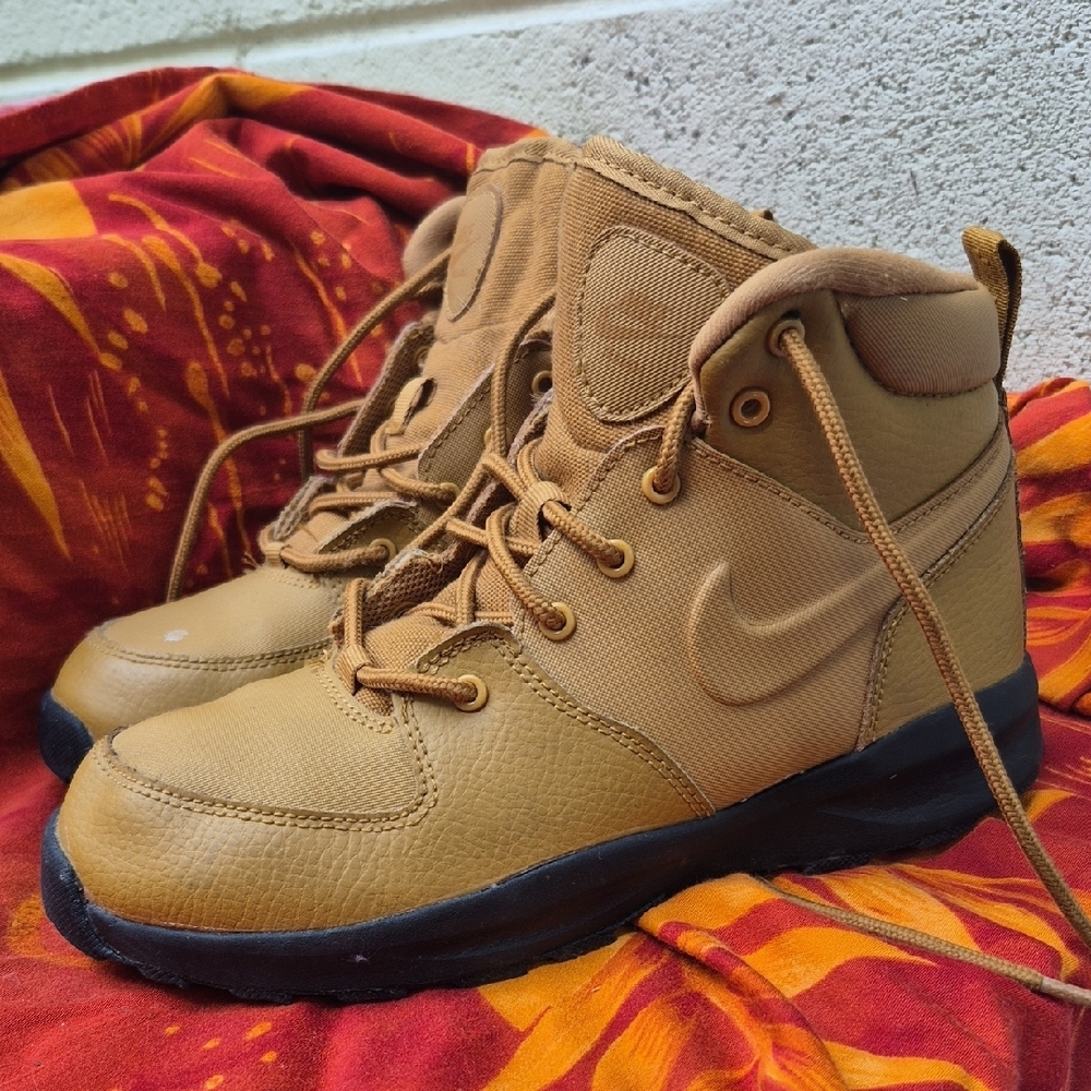Tan Nike Kids Boots size 3y